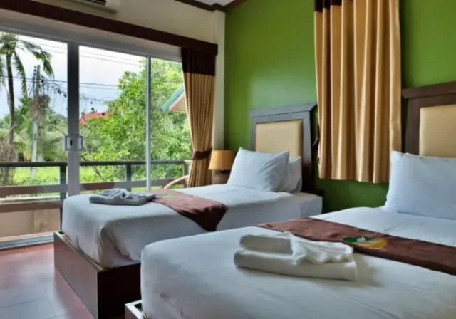 Deluxe River Corner room with twin beds, private balcony, and panoramic river view — Gallery image 1