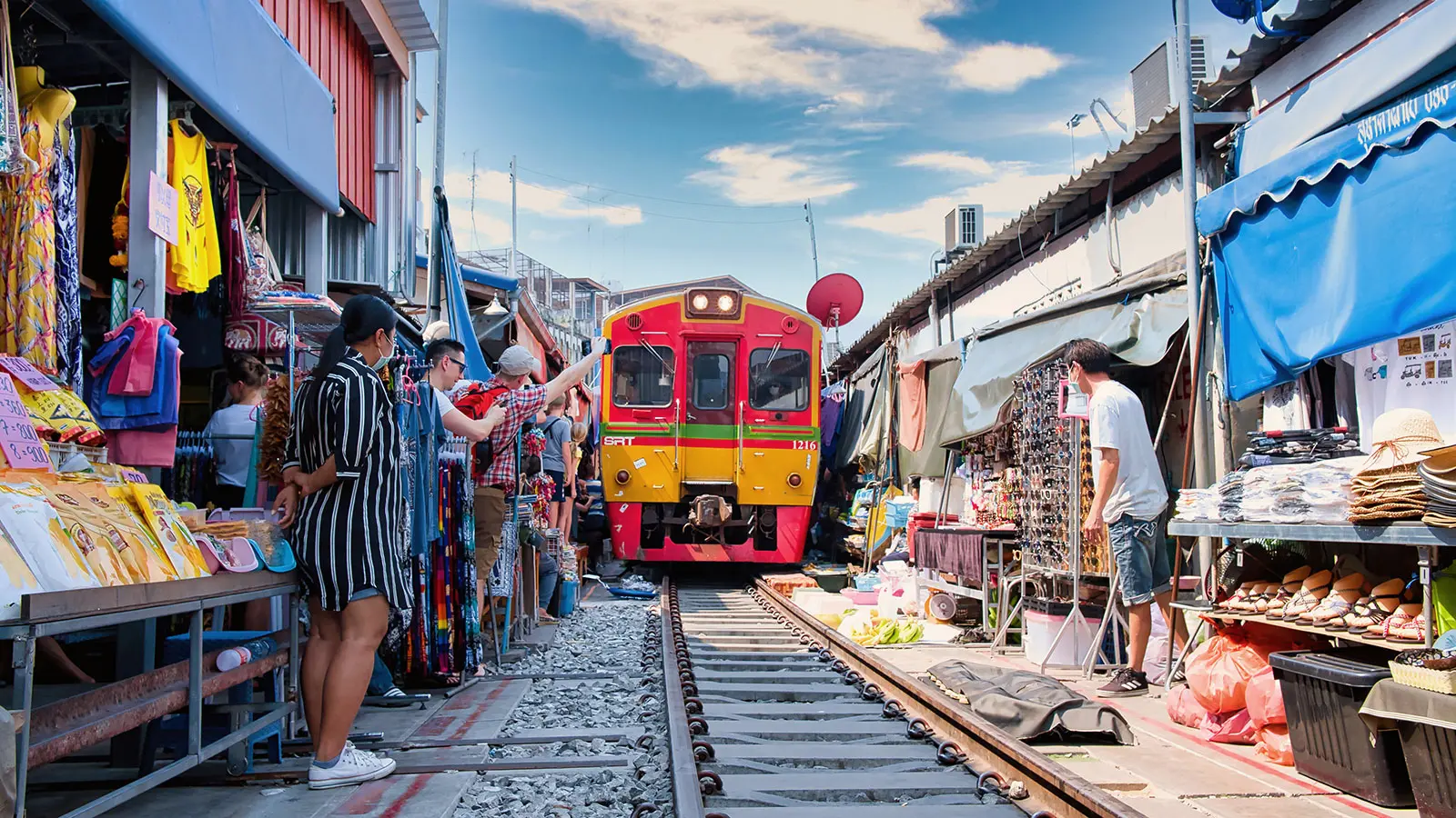 Maeklong Railway Market